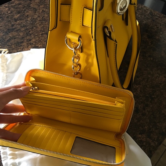✨💛Michael Kors purse & wallet💛✨ - Picture 5 of 12